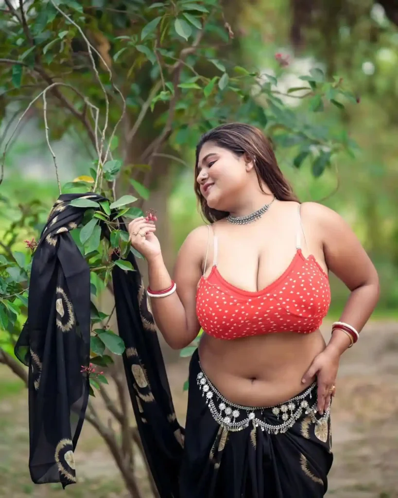 Popular Desi Mallu Aunty Pics